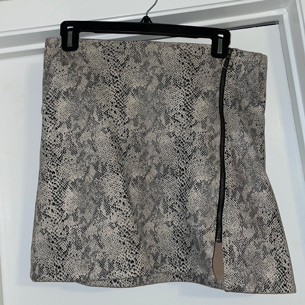 Snake skin mini skirt- with zipper detail 🐍